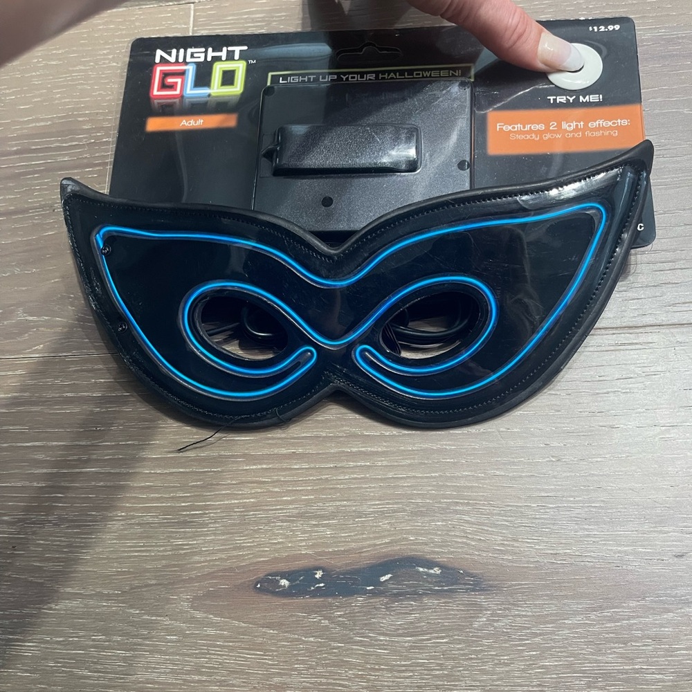 Totally ghoul night glo light up mask blue.nwt